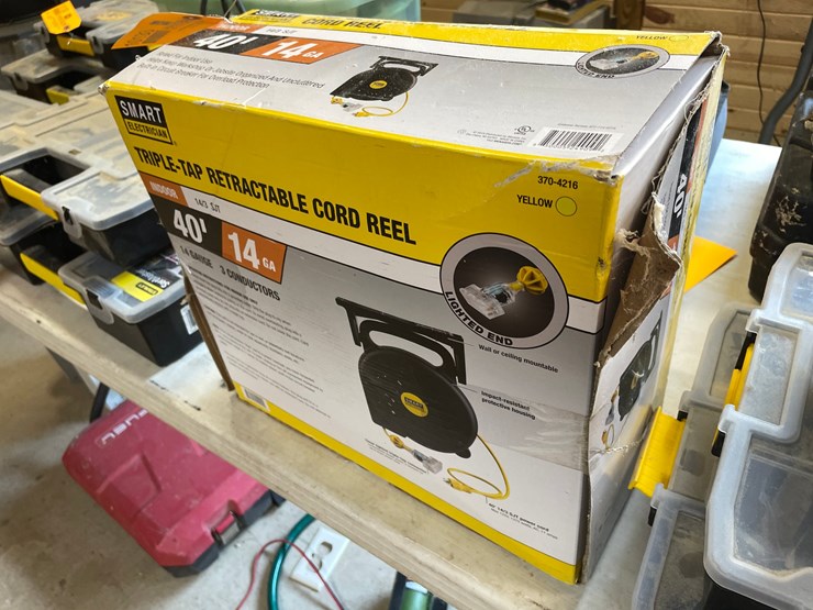 #10133-•-smart-electrician-triple-tap-retractable-cord-reel-image-1