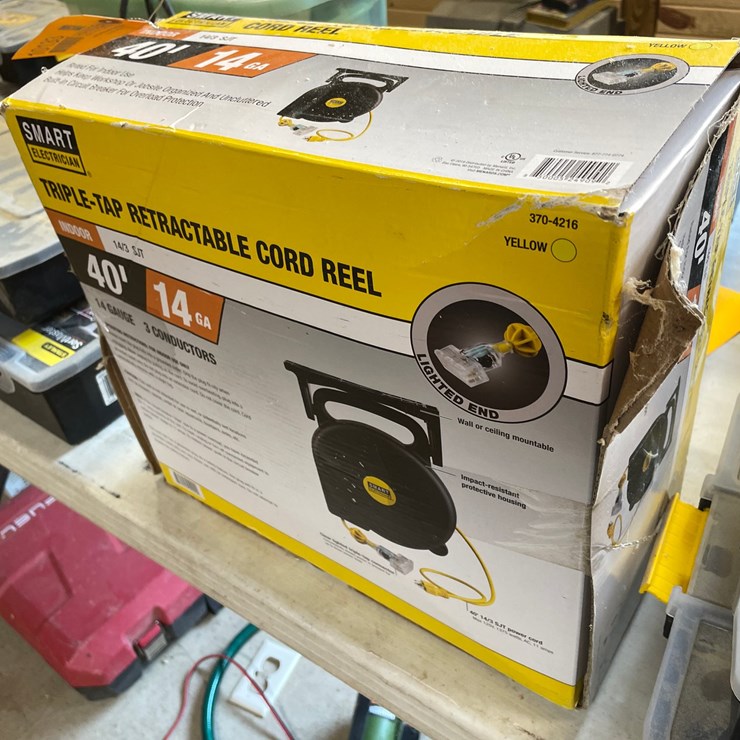#10133 • Smart Electrician Triple Tap Retractable Cord Reel