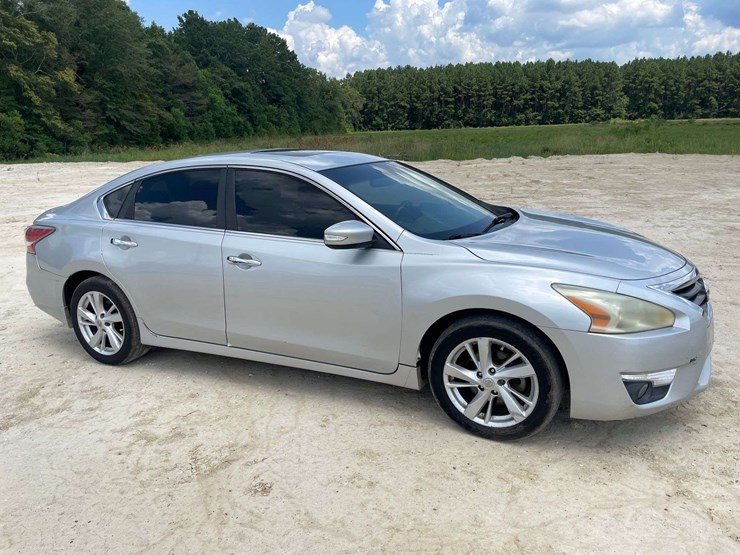 2015-nissan-altima-sv-4-door-sedan-(163,832-miles)-image-4