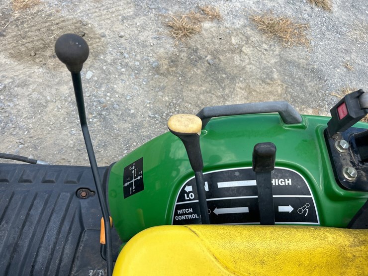 john-deere-2305-image-10