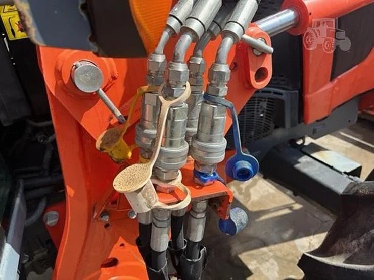 2015-kubota-m5-111d-image-13