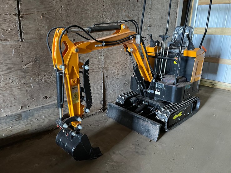 #9731-•-future-mini-excavator-image-4