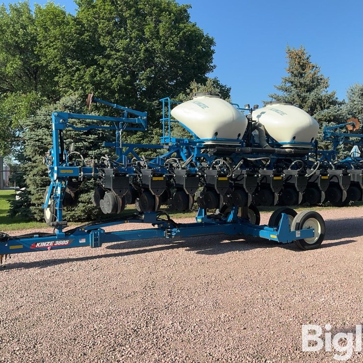 2021 KINZE 3605