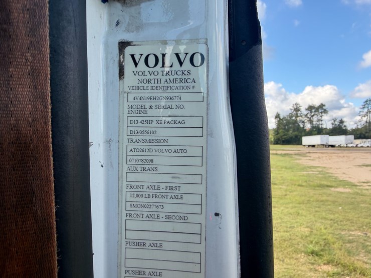 2016-volvo-vnl42t300-image-8