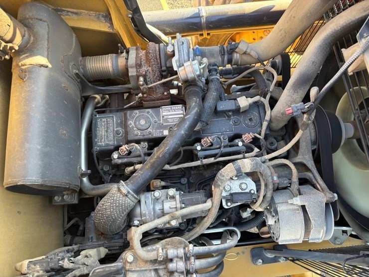 2020-deere-210l-image-48