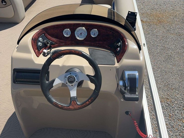 2012-suntracker-24'-dlx-pontoon-boat-(party-barge)-image-22