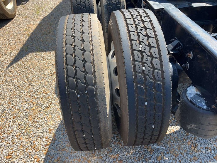 2022-kenworth-t680-image-13