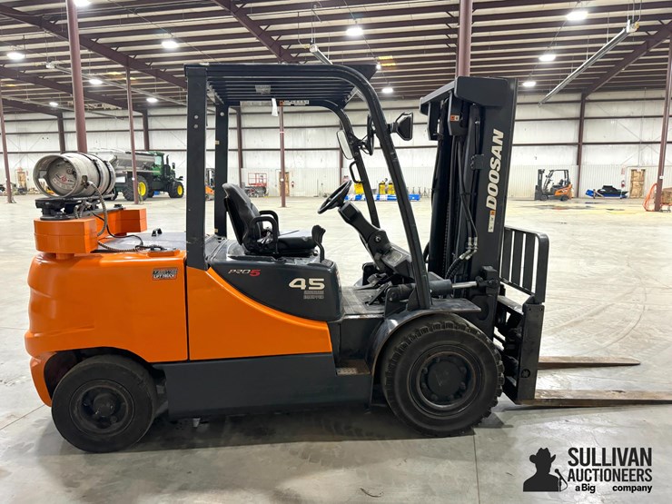2017-doosan-g45s-5odb-forklift-image-4