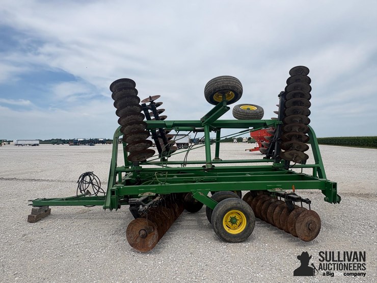 john-deere-235-image-8