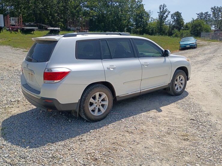 2012-toyota-highlander-image-9