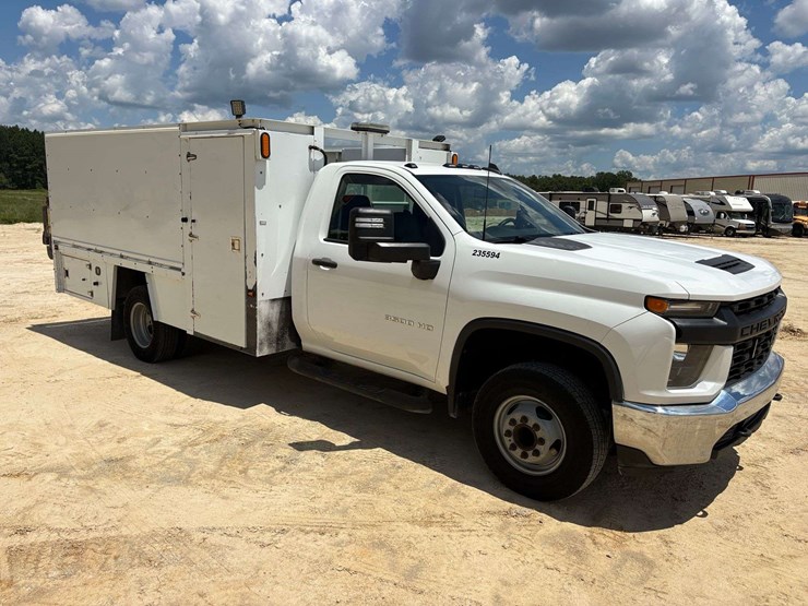 2021-chevrolet-3500hd-image-4