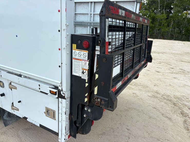 2021-chevrolet-3500hd-image-29