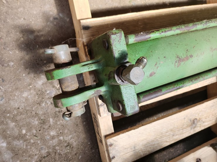 #2816-•-john-deere-hydraulic-rams-image-3