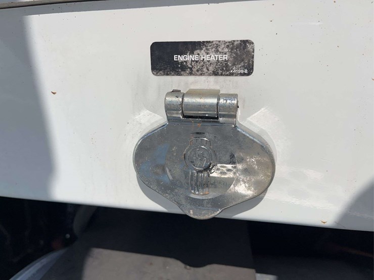 2019-kenworth-t8-series-dump-truck-image-9