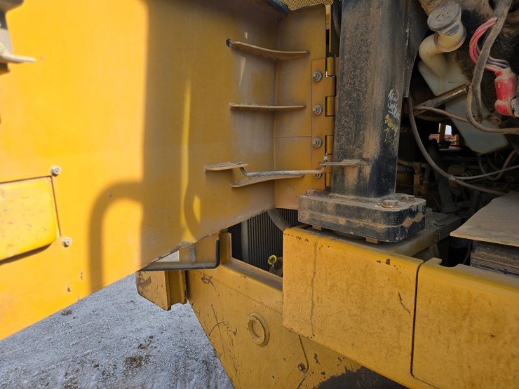 caterpillar-953d-image-80