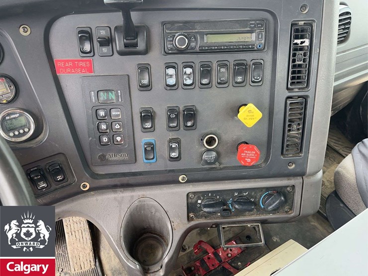 2016-freightliner-114sd-image-16