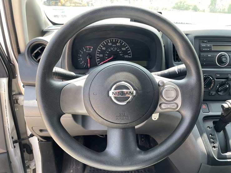 2015-nissan-nv200-image-12