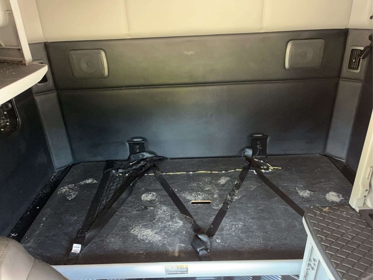 2022-kenworth-t680-image-30