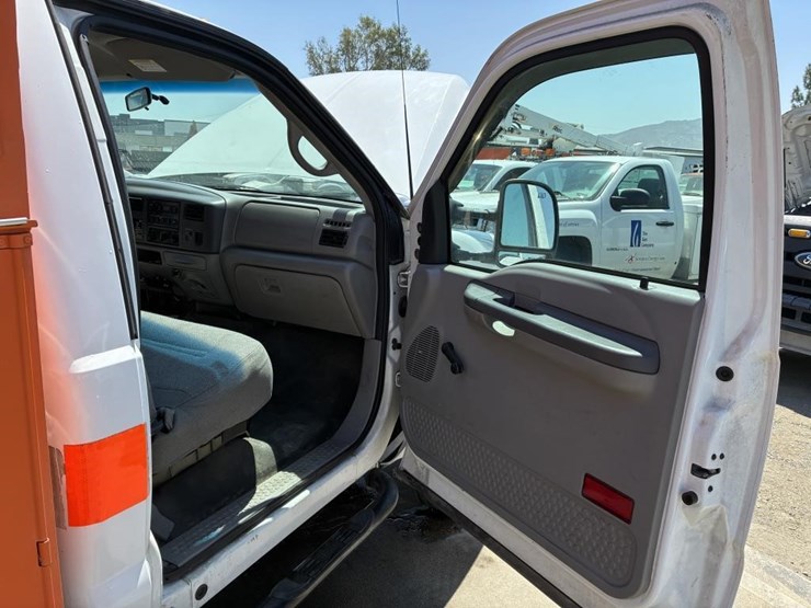 2001-ford-f450-image-25