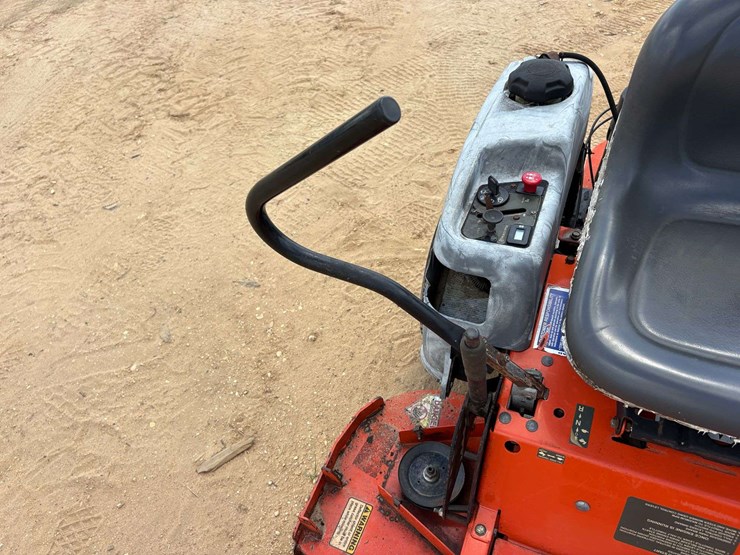 husqvarna-42"-zero-turn-lawn-mower-image-8