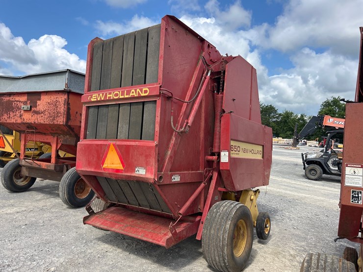 new-holland-650-image-4