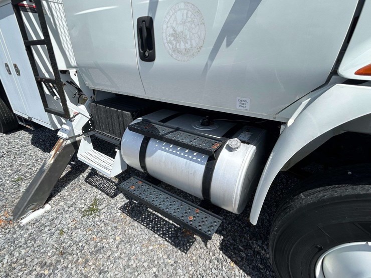 2011-international-durastar-4300-image-10
