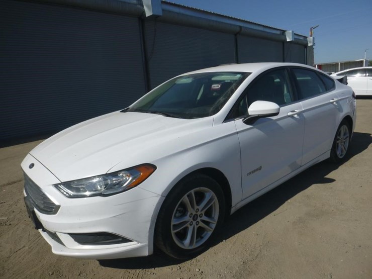 2018-ford-fusion-sedan-image-1