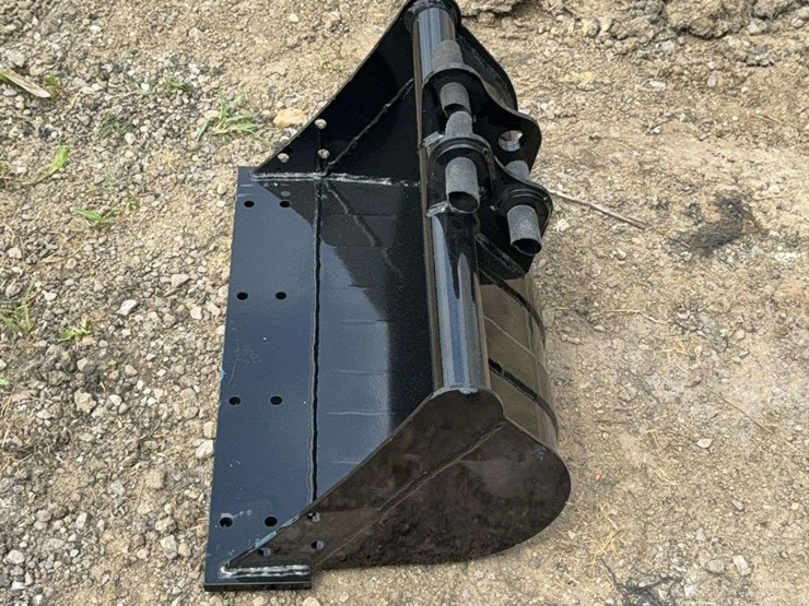 22”-w-mini-excavator-mud-bucket---model-zl-11-image-2