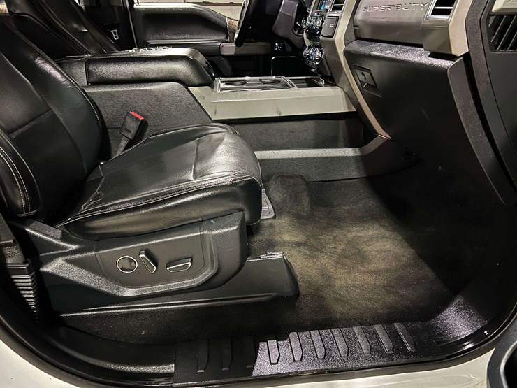 2017-ford-f250-lariat-image-35