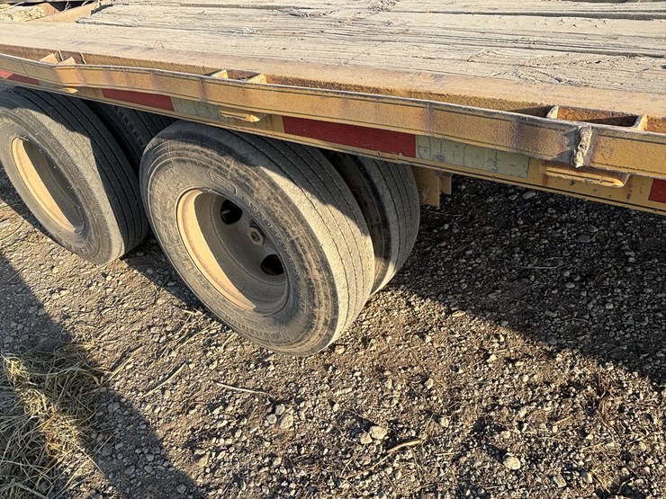 2001-haybuster-32'+5-tandem-dual-gooseneck-flatbed-trailer-image-9