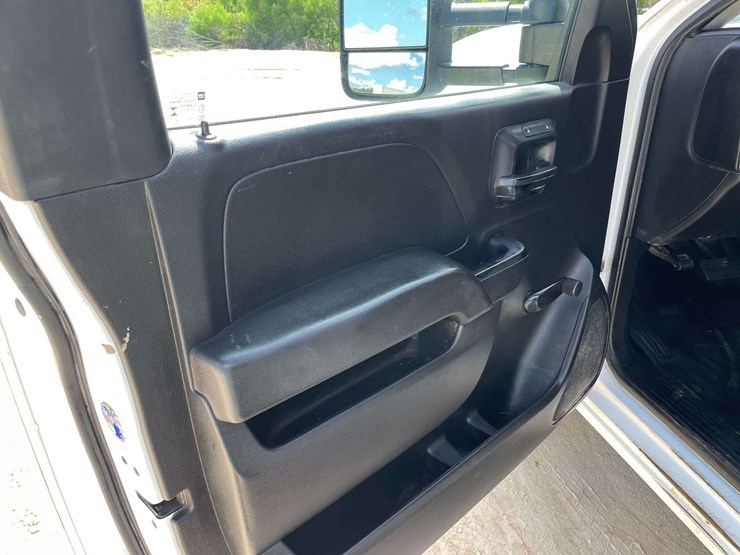 2017-chevrolet-silverado-3500-image-9