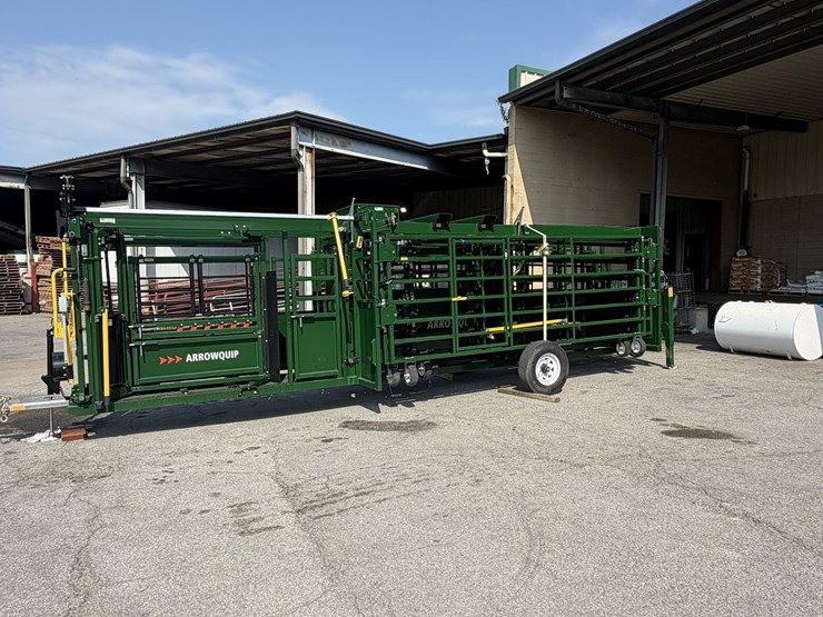 new/unused-arrowquip-heeler-75c-portable-corral,-chute-and-alley-image-1