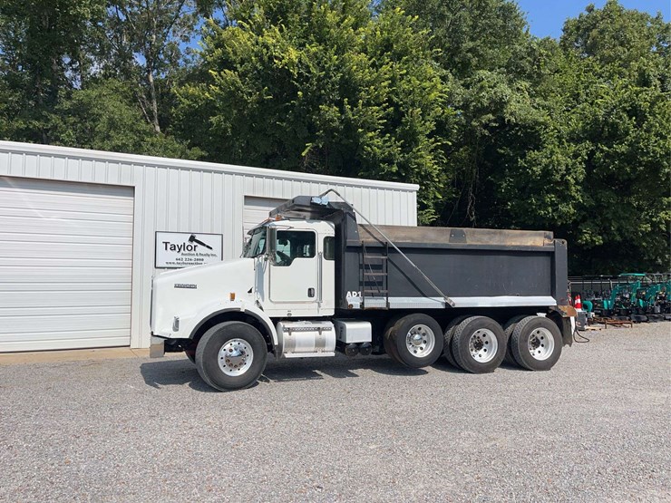 2019-kenworth-t8-series-dump-truck-image-2