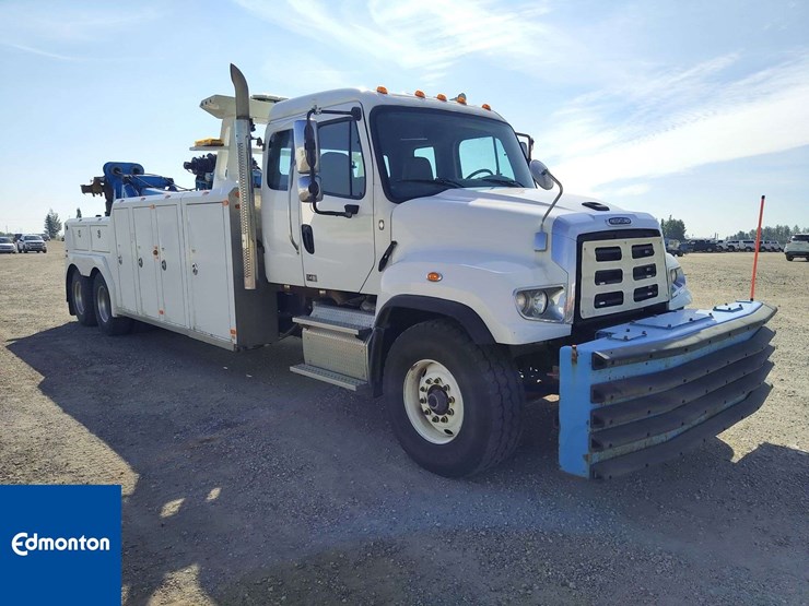 2016-freightliner-114sd-image-2