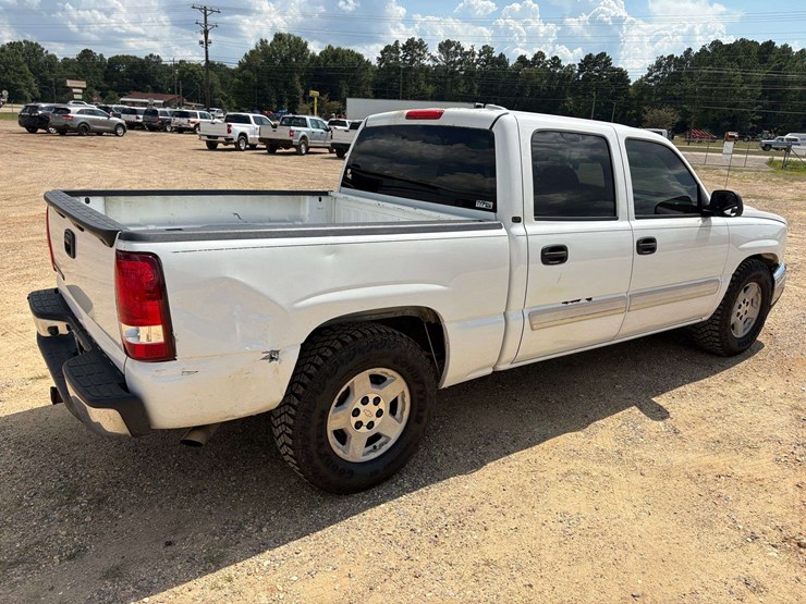 2006-chevrolet-silverado-1500-image-3