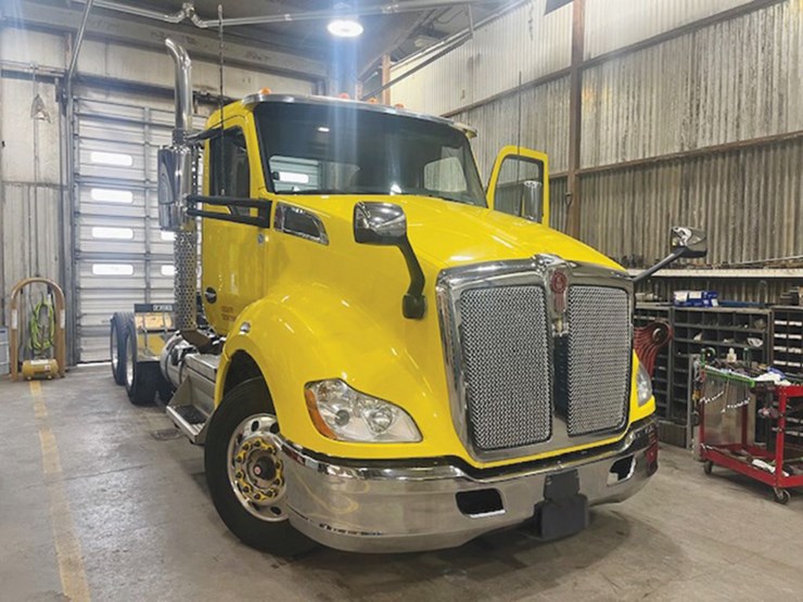 2019-kenworth-t680-image-1