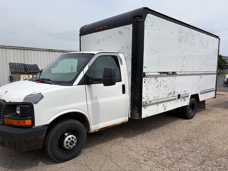 2010-gmc-3500-image-1