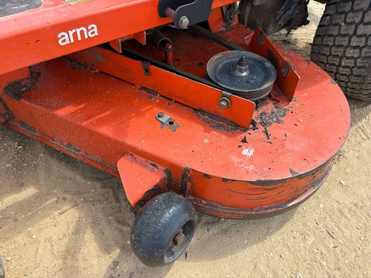 husqvarna-42"-zero-turn-lawn-mower-image-12