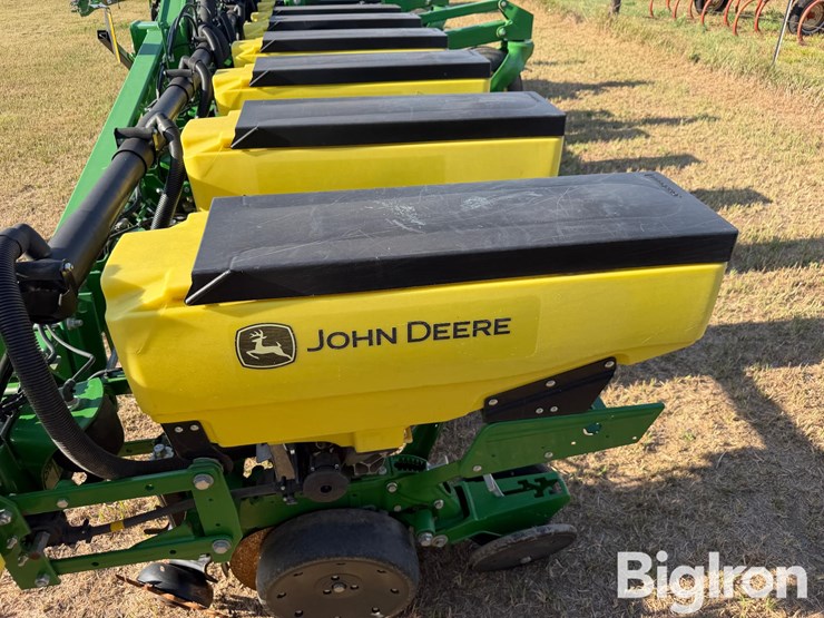 john-deere-1725-image-12