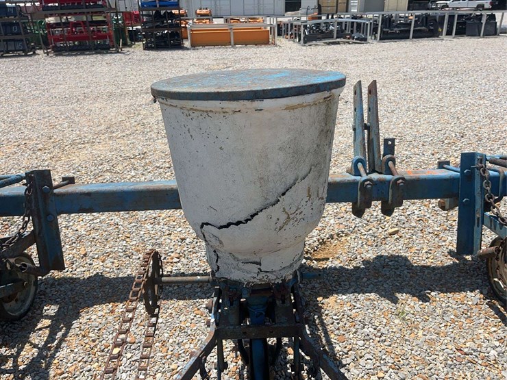 ford-4-row-burch-planter-image-8