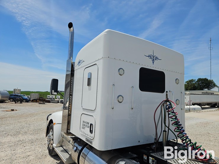 2014-kenworth-t660-image-17
