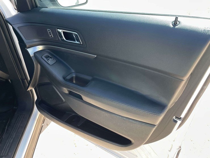 2018-ford-explorer-image-16