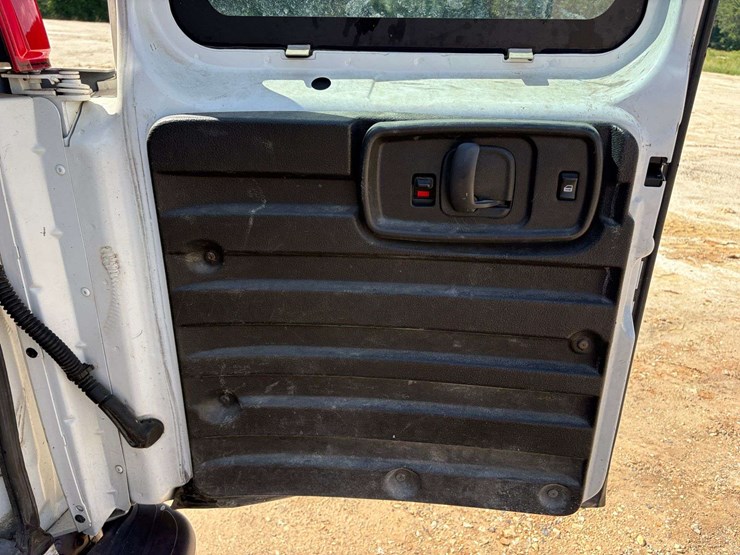 2018-chevrolet-express-2500-image-25