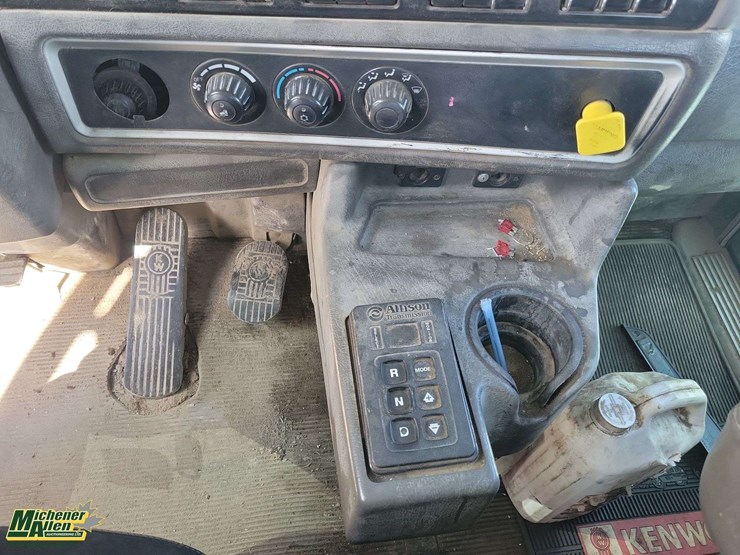non-operable-2015-kenworth-t4-series-t/a-hook-lift-truck-image-16