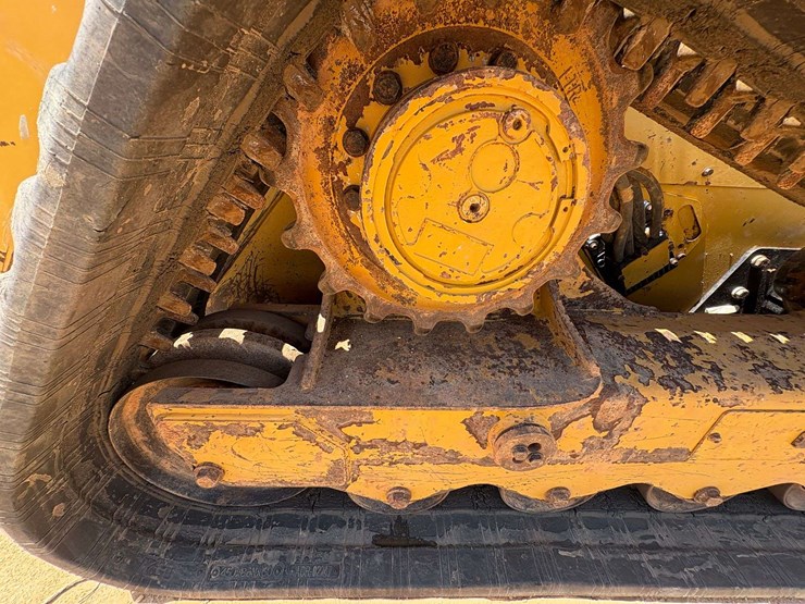 2020-caterpillar-299d3-image-21