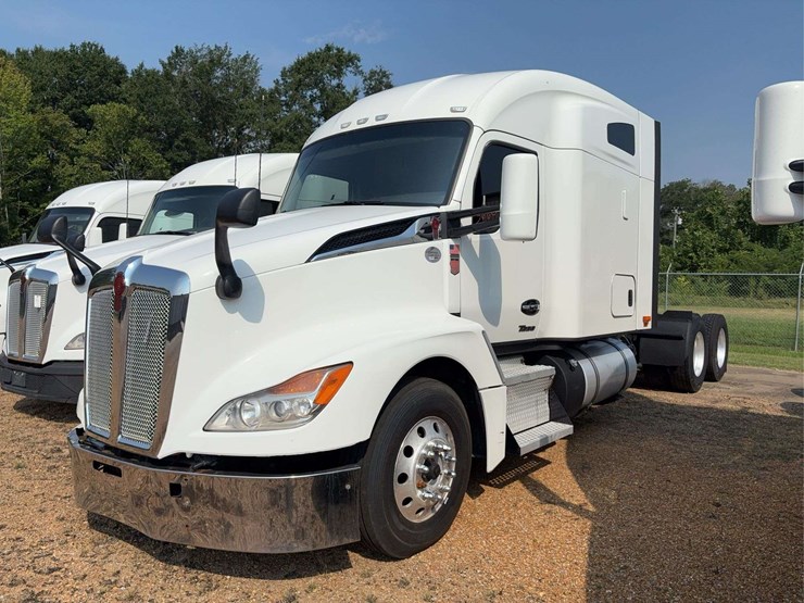 2022-kenworth-t680-image-1