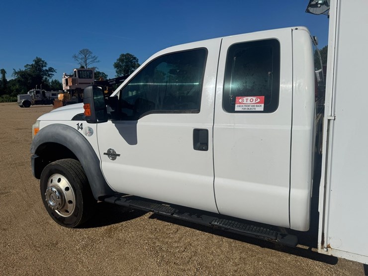 2011-ford-f550-image-27