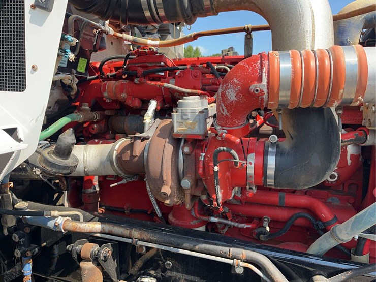 2019-kenworth-t8-series-dump-truck-image-47