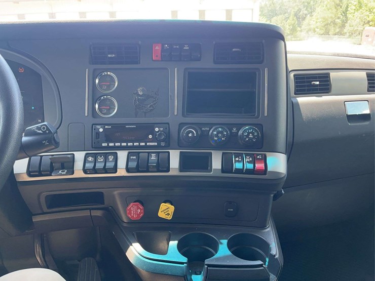 2022-kenworth-t680-image-22