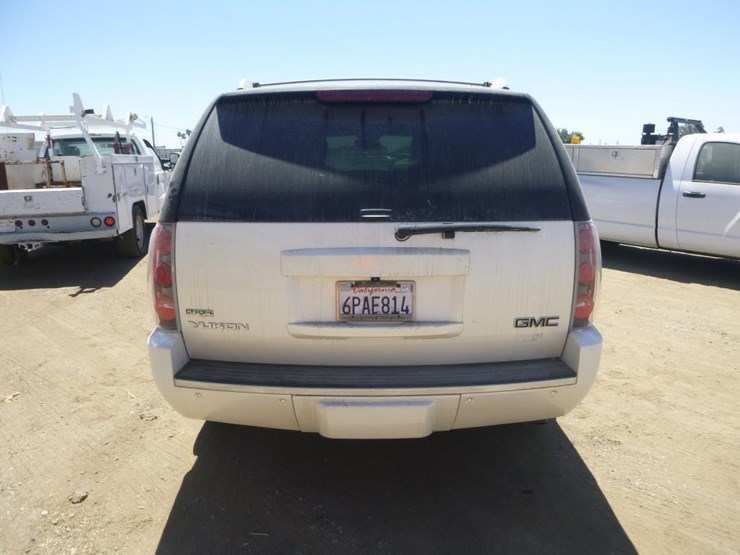 2011-gmc-yukon-denali-image-23